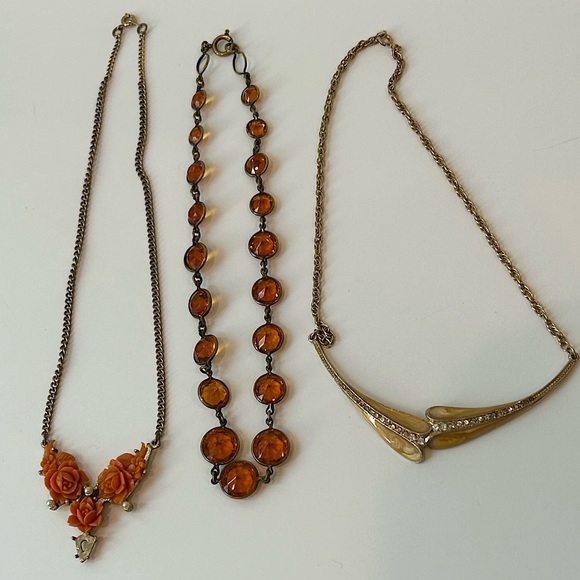 Jewelry - 3 vintage necklaces